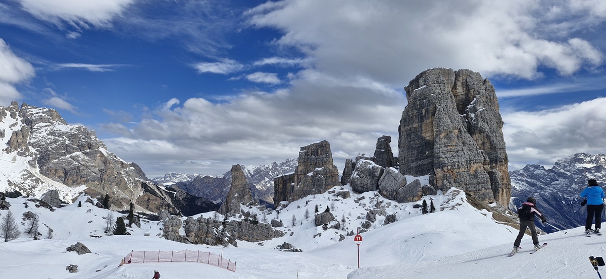 DOLOMITEN